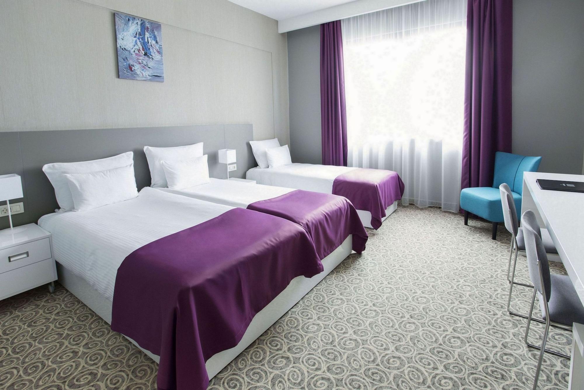 Hotel Radisson Red Belgrado Exterior foto